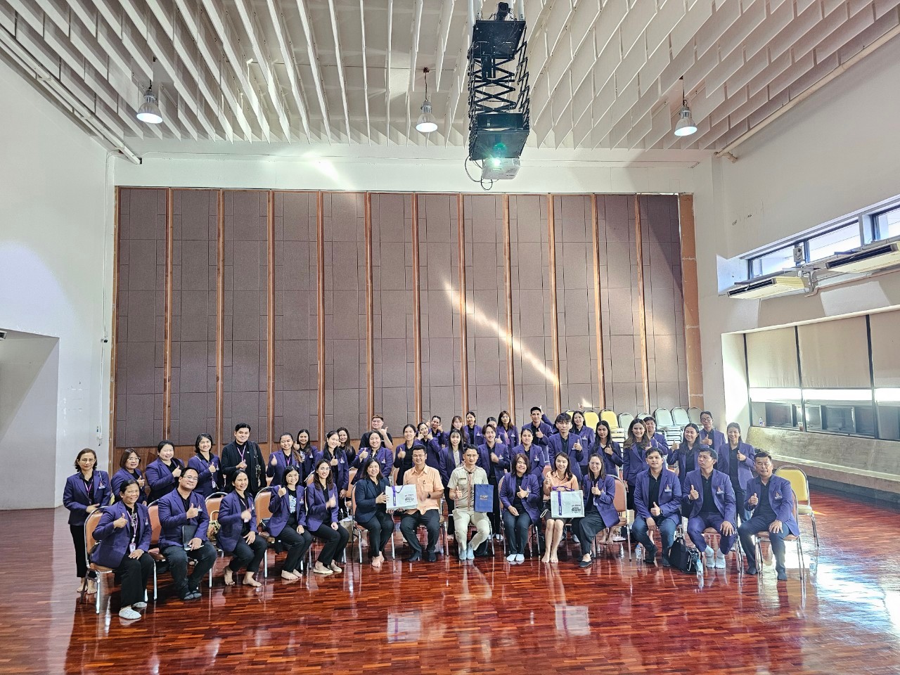 ต้อนรับผู้บริหารและคณะครูจากโรงเรียนสาธิตนวัตกรรม มหาวิทยาลัยเทคโนโลยีราชมงคลธัญบุรี จังหวัดปทุมธานี