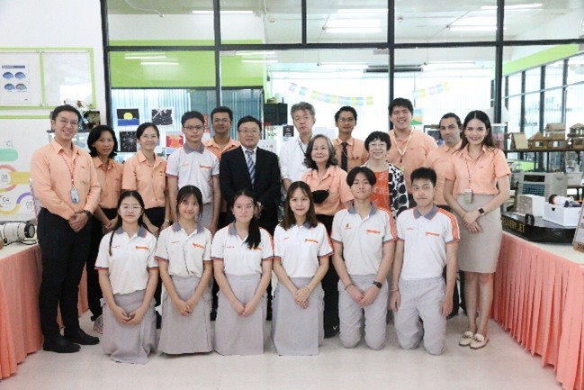 Dr.Yoshinori Naruse และ Dr. Shinji Toga เข้าเยี่ยมชมโรงเรียน